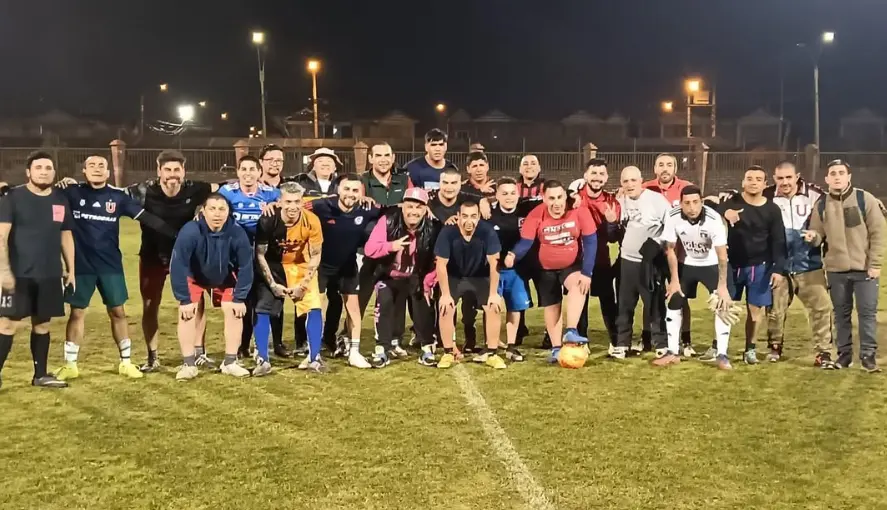 Encuentro deportivo nocturno